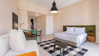 Carmo 43 by LovelyStay