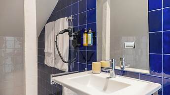 Carmo 43 by LovelyStay