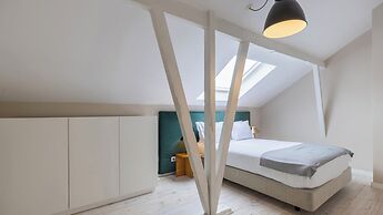 Carmo 43 by LovelyStay