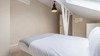 Carmo 43 by LovelyStay