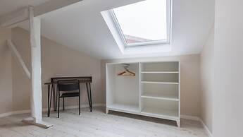 Carmo 43 by LovelyStay