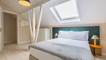 Carmo 43 by LovelyStay