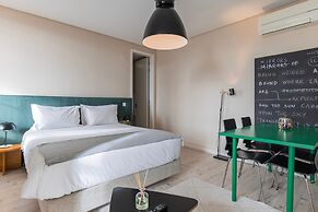 Carmo 43 by LovelyStay