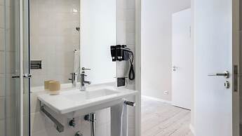 Carmo 43 by LovelyStay