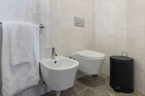 Carmo 43 by LovelyStay