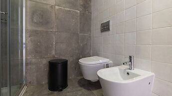 Carmo 43 by LovelyStay