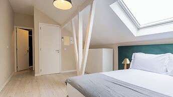 Carmo 43 by LovelyStay