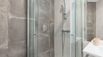 Carmo 43 by LovelyStay