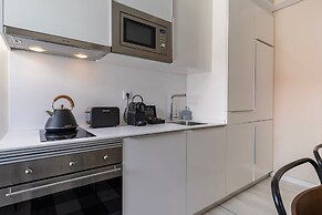 Carmo 43 by LovelyStay