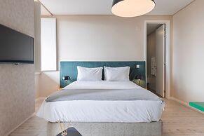 Carmo 43 by LovelyStay