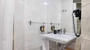 Carmo 43 by LovelyStay