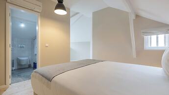 Carmo 43 by LovelyStay