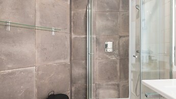 Carmo 43 by LovelyStay