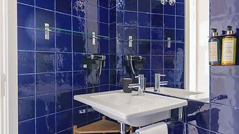 Carmo 43 by LovelyStay