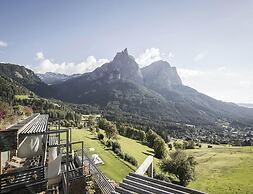 Landhaus Salzburg, Dienten