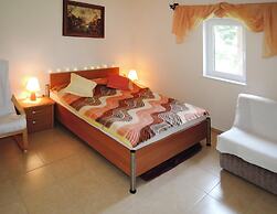 Cottage With a Fenced Garden, Kolczewo