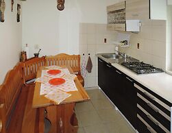 Cottage With a Fenced Garden, Kolczewo