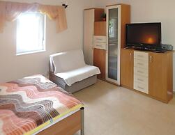 Cottage With a Fenced Garden, Kolczewo