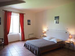 Pretty Stone House With Terrace and Garden, Lussan