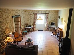 Pretty Stone House With Terrace and Garden, Lussan