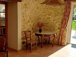 Pretty Stone House With Terrace and Garden, Lussan
