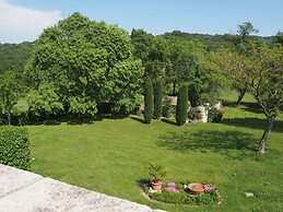 Pretty Stone House With Terrace and Garden, Lussan