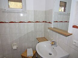 Einladendes Ferienhaus mit Garten