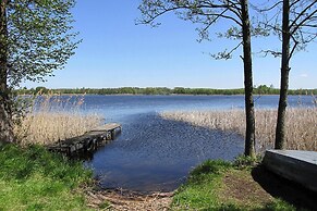 Cottage With Large Garden Near Lake