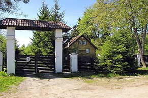 Cottage With Large Garden Near Lake