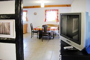 Cottage With Large Garden Near Lake