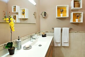 Villa With Pool and Extravagant Architecture