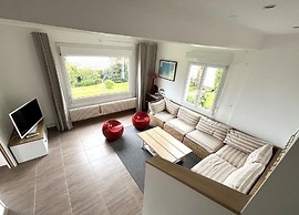 Comfortable Holiday Home With Fantastic sea View