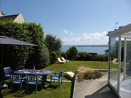 Comfortable Holiday Home With Fantastic sea View