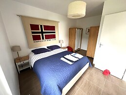 Comfortable Holiday Home With Fantastic sea View