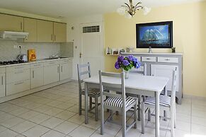 Nice Holiday Home Near the Beach, Hillion