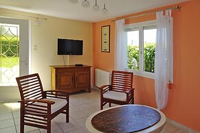 Nice Holiday Home Near the Beach, Hillion