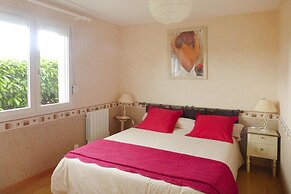 Nice Holiday Home Near the Beach, Hillion