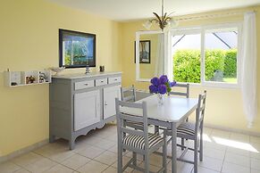 Nice Holiday Home Near the Beach, Hillion