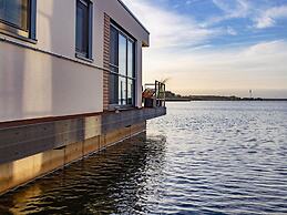 Hausboot Floating House in Ribnitz-damgarten