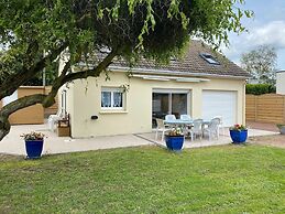 Pleasant Holiday Home, 200m From the Beach, St. Pair-sur-mer