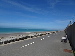 Pleasant Holiday Home, 200m From the Beach, St. Pair-sur-mer