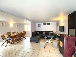 Pleasant Holiday Home, 200m From the Beach, St. Pair-sur-mer