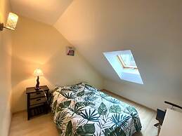 Pleasant Holiday Home, 200m From the Beach, St. Pair-sur-mer