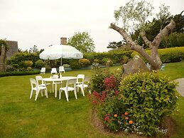 Semi-detached House, Guisseny