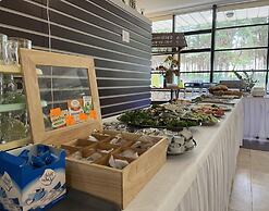 A Cozy House Near the Sea, Lazy