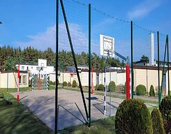 A Cozy House Near the Sea, Lazy