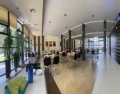 A Cozy House Near the Sea, Lazy