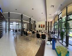 A Cozy House Near the Sea, Lazy