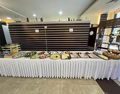 A Cozy House Near the Sea, Lazy