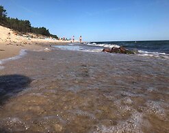 A Cozy House Near the Sea, Lazy
